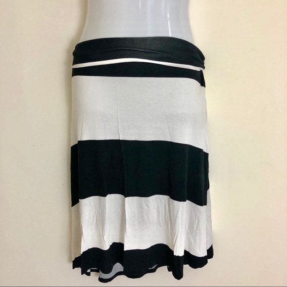 LuLaRoe Dresses & Skirts - Lularoe black & white Azure skirt.  Worn once